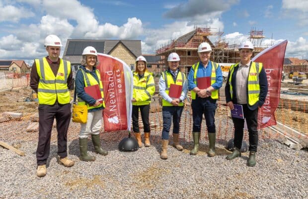 TBESW's tweet image. MP applauds zero-carbon homes by regional housebuilder. Read the story here: πbit.ly/44vq51i
#Swindon #Wiltshire