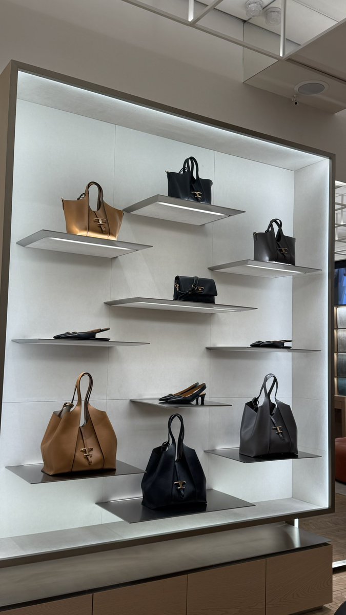 Today I went to the Tod’s store in Monte Napoleone today~ the same one Jungwoo visited yesterday! Bought something to support our brand ambassador~

Chatted with my SA a bit~ she said Jungwoo tried on a set of clothes, shoes, a belt and a crossbody bag! Also told her about