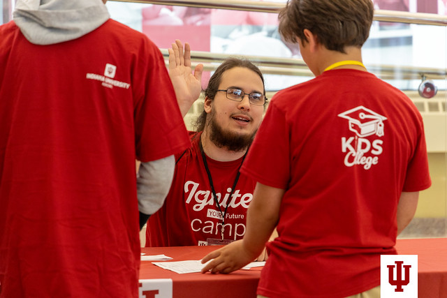 IndianaUniv's tweet image. Incoming junior high students got a glimpse of college life at Ignite Your Future Kids College, hosted by @IUKokomo. Students were given the opportunity to explore different career paths, learn essential budgeting skills, and get a real taste for life in higher education. 🎓▶️…