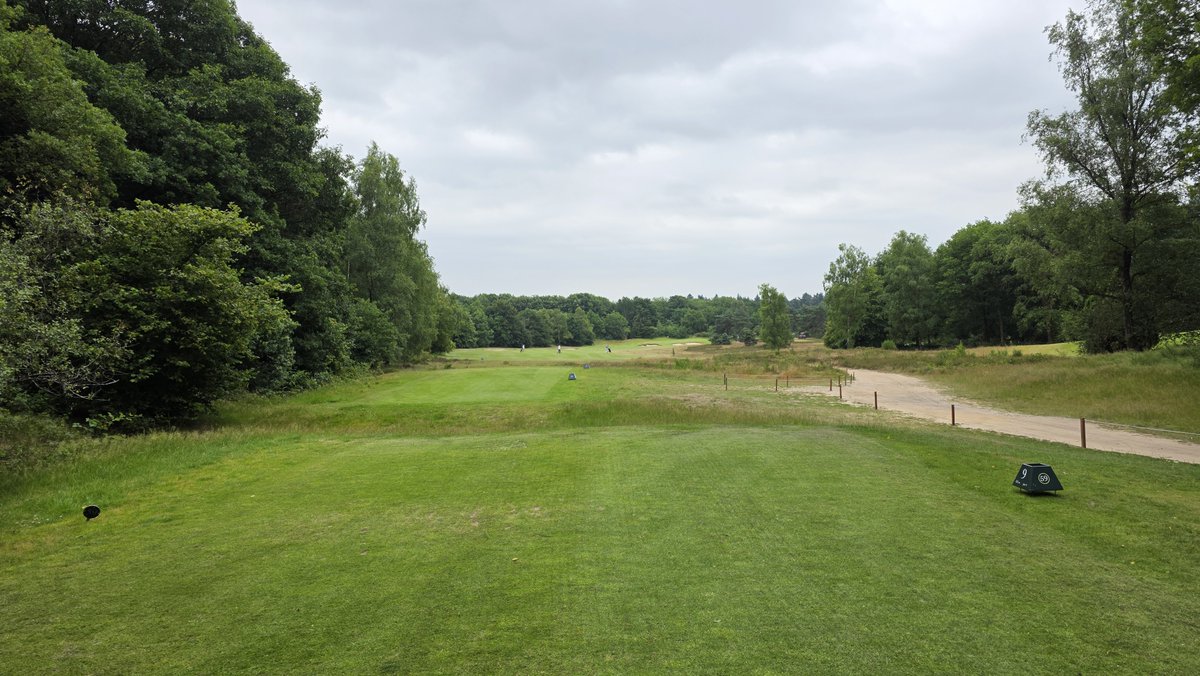 The par 4 9th hole at De Hoge Kleij in Utrecht, Holland 🇳🇱. My favorite hole at this course.
