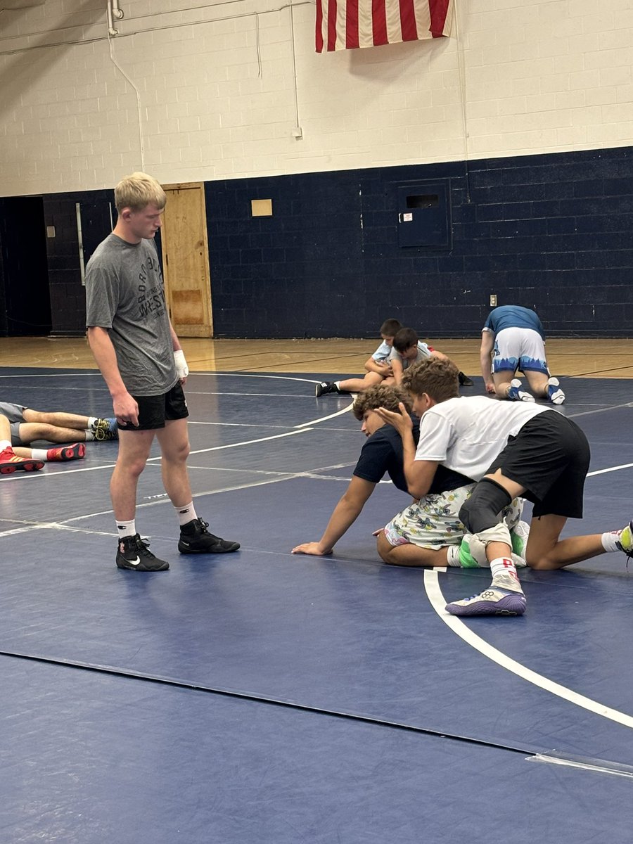 Day ✌️of Rob Waller’s All-American Camp at Solon is underway. Today’s technique is presented by <a href="/BoroWrestling1/">Edinboro Wrestling</a> Assistant Coach <a href="/GoldSchopping/">AJ Schopp 👍</a>