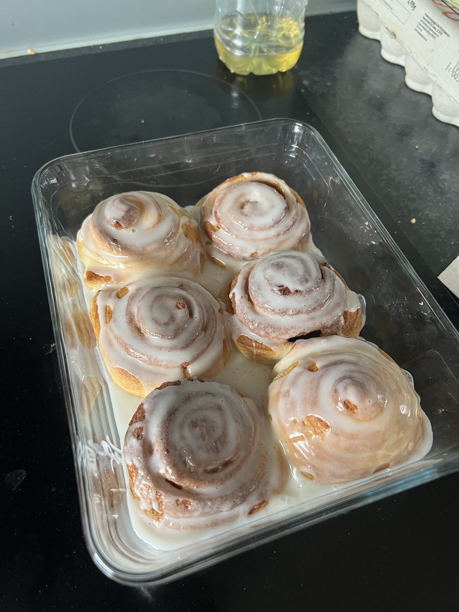 some loooovely afternoon baking w my housemate :)