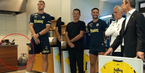 Onur Meral (@onurmeral) on Twitter photo Come to <a href="/Fenerbahce/">Fenerbahçe SK</a> Jadon Sancho; this is how we say farewell to our stars at our traditional "kitchen party", you don't want to miss it...💛💙
<a href="/Sanchooo10/">Jadon Sancho</a> Come to <a href="/Fenerbahce/">Fenerbahçe SK</a> Jadon Sancho; this is how we say farewell to our stars at our traditional "kitchen party", you don't want to miss it...💛💙
<a href="/Sanchooo10/">Jadon Sancho</a>