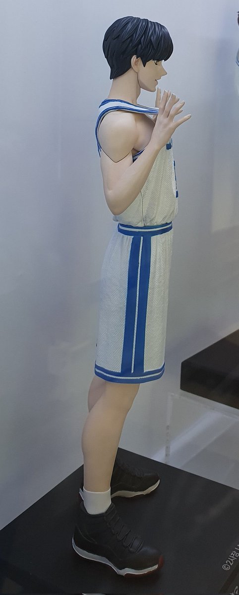 솔직히 종수 피규어만 이렇게 나왔잖아? 그러면 아 피규어 조형하신분이 취향이 멧돼지이신가 라고 생각할수도 있엇은 그렇지만 옆에 준수가 같이 존재했기에 그냥 종수가 멧돼지였다는것이 밝혀짐