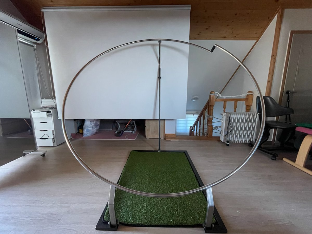Proswing_Inc's tweet image. #스윙플레인2.0 배트를 링에 붙이고 백스윙부터 팔로우까지 스윙을 하면 몸통스윙을 할수 밖에 없습니다.

제품문의:1899-6637
proswing.kr

#골프비거리연습 #실내골프연습도구 #스윙궤도링 #골프자세교정장비 #골프스윙궤도연습기 #드라이버스윙플레인연습 #아이언스윙플레인연습