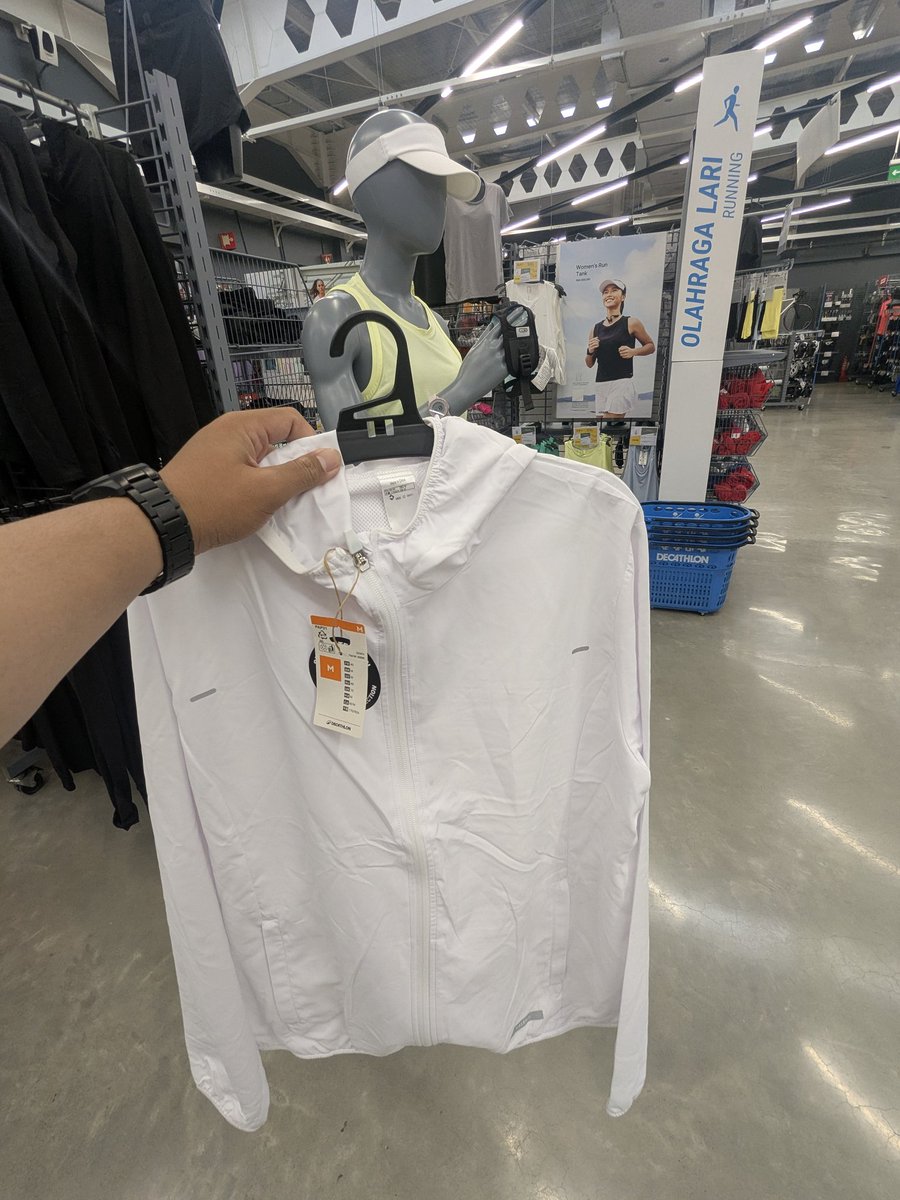 kimtaesar's tweet image. Cantiikk ihh kyk mantan acu 🥰🫣🌻✨
#RuNin #Selachia