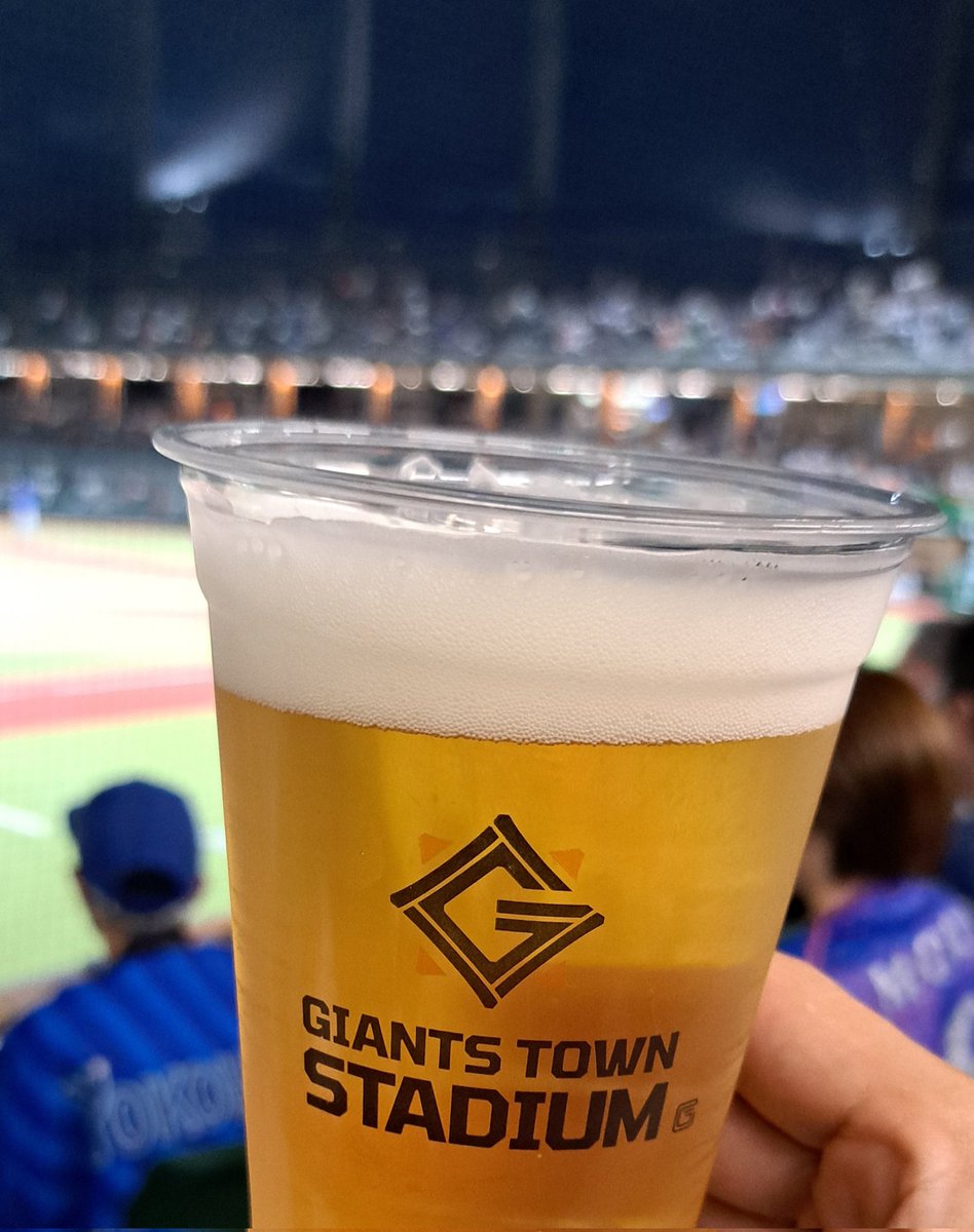読売ジャイアンツ3-4横浜DeNA
【現地観戦🏟️(5回終了迄)】
⚾個人的所感⚾
・小園くん…なんというか…やはり３回の四球→HRの心象がどうしても悪い😅それさえなければといった感じ。
⭐1軍参加選手の中では2回のスリーベースしかも、打球の強さ内容共にかなり推せる😃💪
⭐かなりベイファン多い(3塁側)