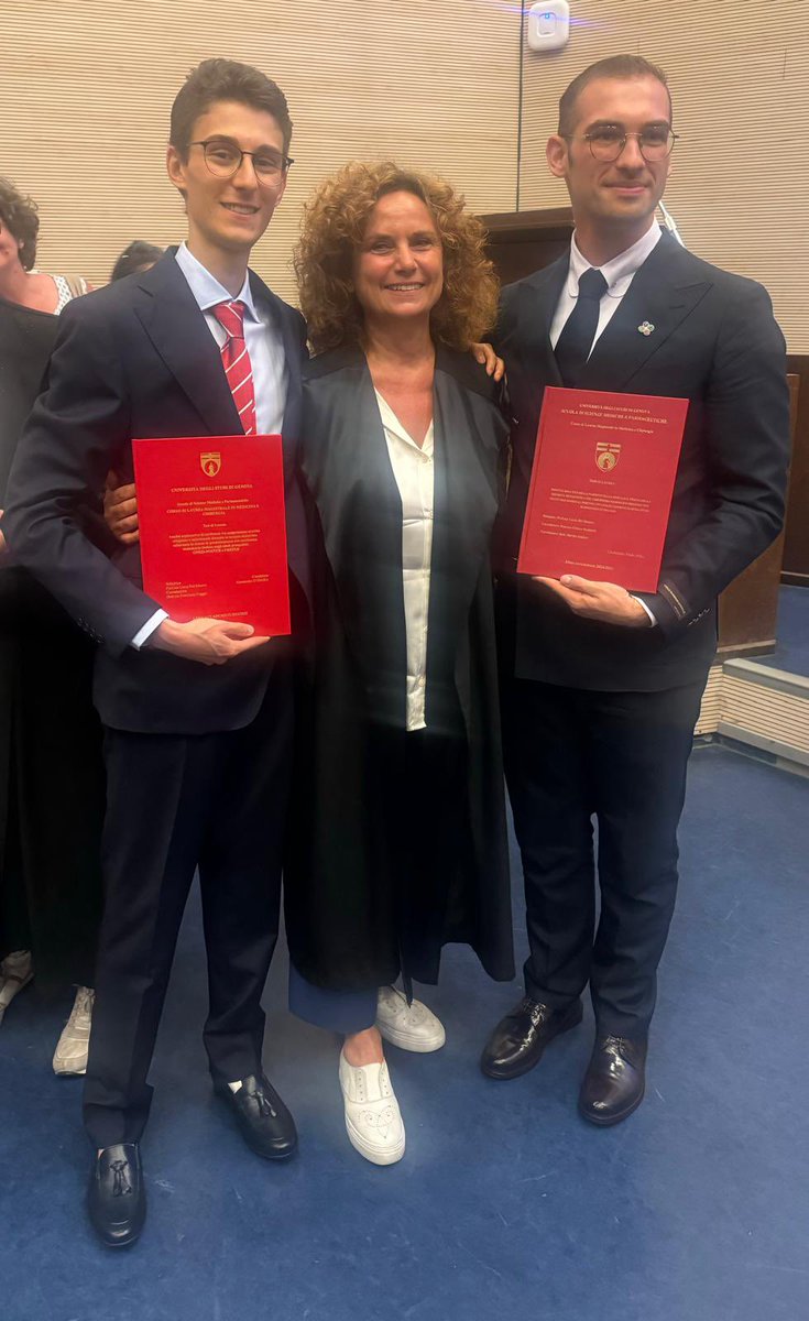Lucia Del Mastro (@delmastro_lucia) on Twitter photo 110 e lode ai neo-dottori tesisti in oncologia!
Un’occasione per ricordare le parole del giuramento di Ippocrate:
“Giuro di perseguire la difesa della vita, la tutela della salute, il trattamento del dolore e il sollievo della sofferenza…”
Ad maiora!
<a href="/UniGenova/">Università di Genova</a> 110 e lode ai neo-dottori tesisti in oncologia!
Un’occasione per ricordare le parole del giuramento di Ippocrate:
“Giuro di perseguire la difesa della vita, la tutela della salute, il trattamento del dolore e il sollievo della sofferenza…”
Ad maiora!
<a href="/UniGenova/">Università di Genova</a>