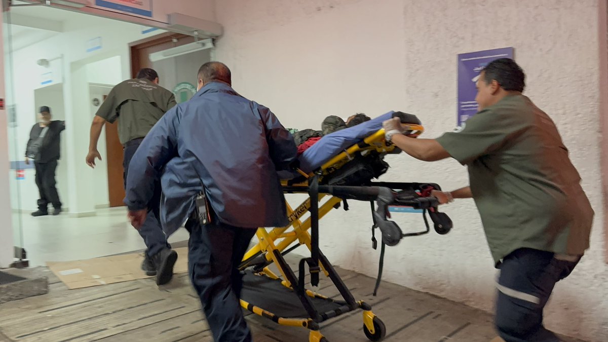 Lamentable! Un niño de 12 años que jugaba con pirotecnia tipo barreno, resultó herido de gravedad tras estallarle uno en la mano izquierda que le ocasionó amputación parcial, además de quemaduras en rostro tórax y abdomen. Los hechos en la colonia Agrícola de Zapopan