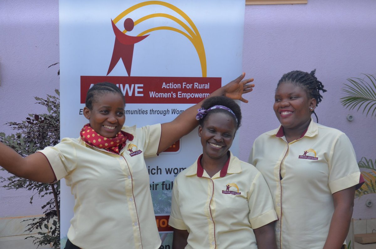 commonwealthorg's tweet image. Women suffer gender-based violence (GBV) due to gaps in community awareness, service delivery, and referral systems, leaving survivors with inadequate support.

Our partners, @AruweU, aim to improve GBV prevention and response in Wakiso district. With a £30,000 grant, the project…