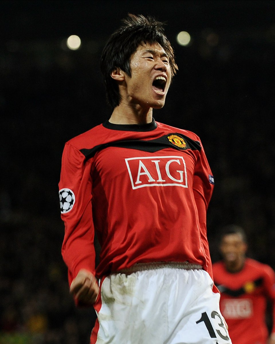 ManUtd's tweet photo. 🇰🇷 #OTD in 2005, we signed Ji-Sung Park 🙌🔋 https://t.co/usd8wX2MJU