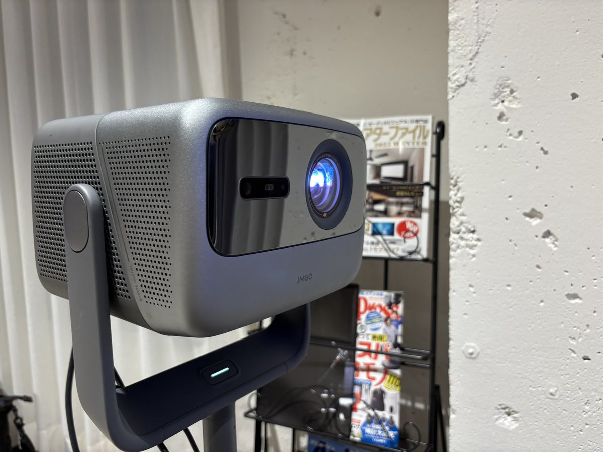 今回FitBoxing3の画面を投影していたのはこの子でした

JMGO レーザープロジェクター N1S Ultimate 4K でした

3色(RGB)レーザー光源採用！GoogleTV搭載！ジンバルスタンド一体型でどんな場所でも置ける！

なんと！コジマネットで買えます！

kojima.net/ec/prod_detail…