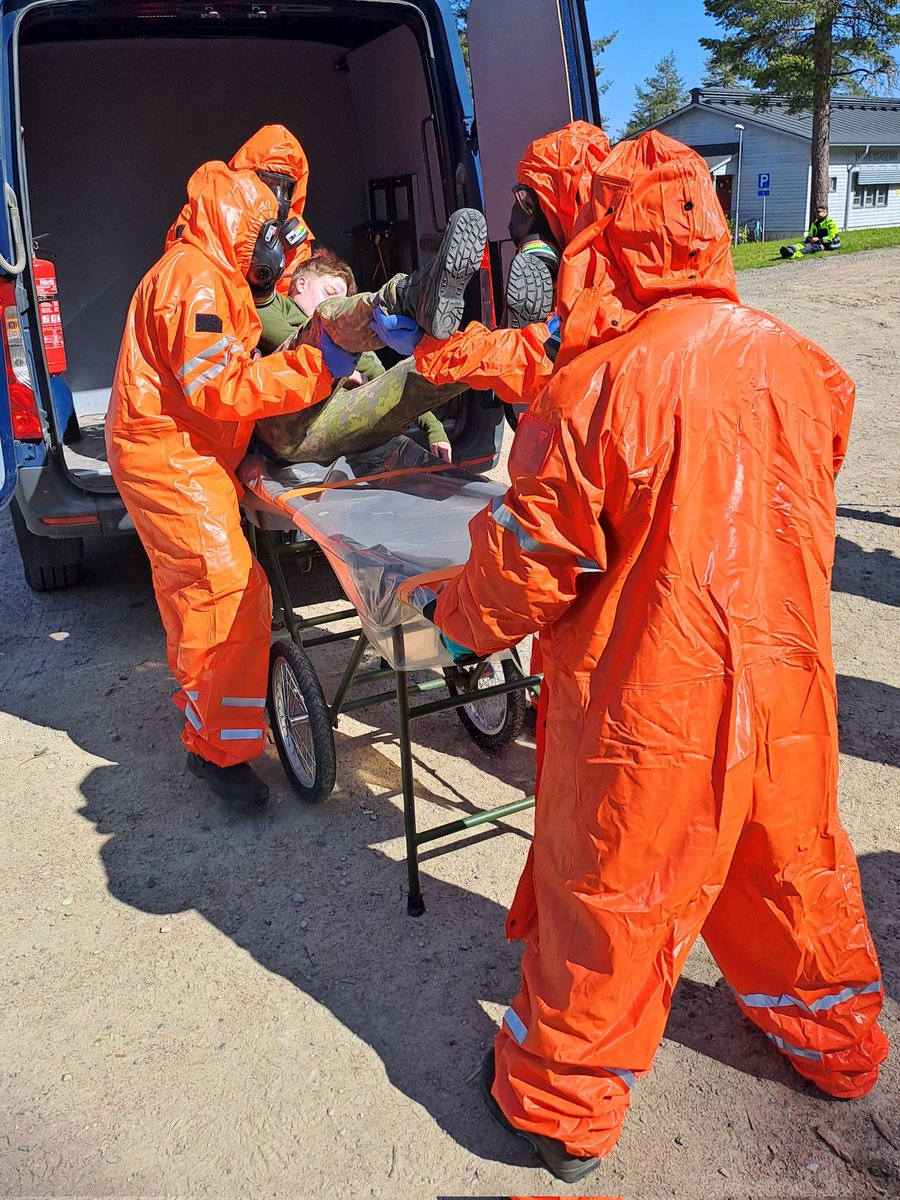 JaakariPR's tweet image. Järjestimme #CBRN #MOVI -harjoituksen, jossa harjoiteltiin puhdistustoimintaa Puolustusvoimien ja Pelastuslaitoksen käytössä olevalla kalustolla, suojelulääkintää sekä yhteistoimintaa moniviranomaistilanteessa.
@Laplsto @PorinPR @Lapinhyvinvoint @Lapinpelastus @Pohde_fi