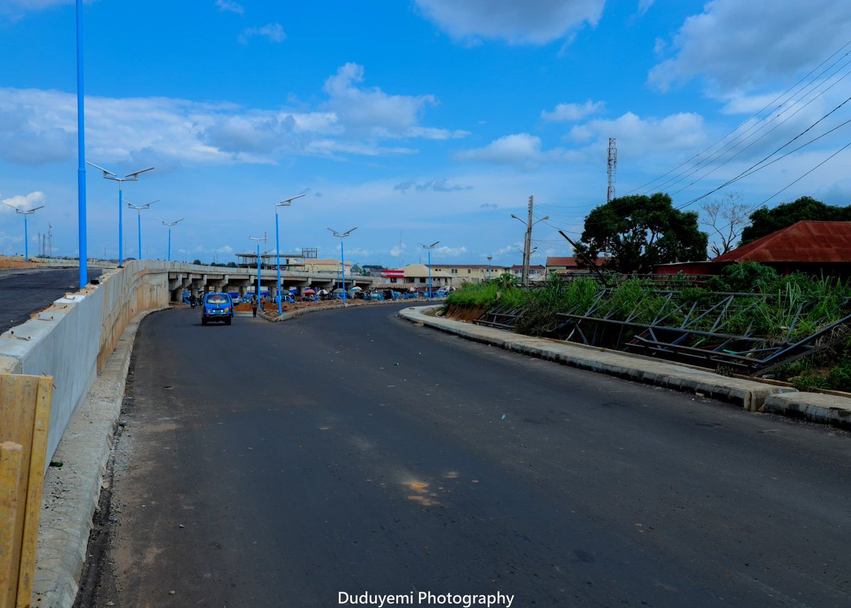 Osun_Works_Min's tweet image. OSUN PROJECT UPDATE
We are glad to share an update on the Oke Fia Millenium Flyover, Osogbo. This project is currently 80% completed and is poised to redefine the socioeconomic landscape of Osogbo, the Osun State Capital.
The administration of Senator Ademola Adeleke is…