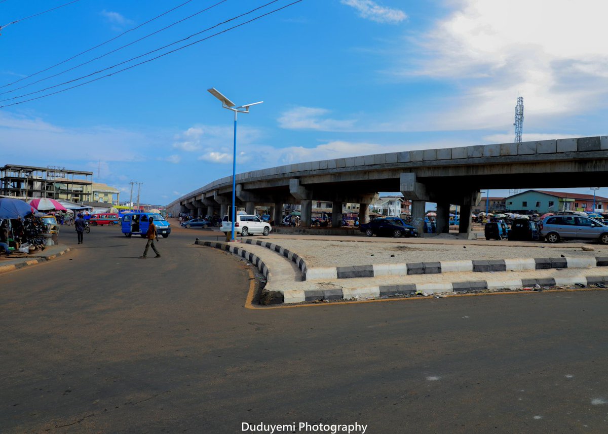Osun_Works_Min's tweet image. OSUN PROJECT UPDATE
We are glad to share an update on the Oke Fia Millenium Flyover, Osogbo. This project is currently 80% completed and is poised to redefine the socioeconomic landscape of Osogbo, the Osun State Capital.
The administration of Senator Ademola Adeleke is…