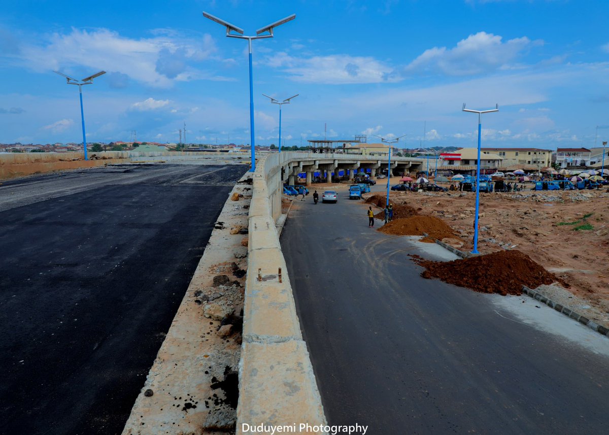 Osun_Works_Min's tweet image. OSUN PROJECT UPDATE
We are glad to share an update on the Oke Fia Millenium Flyover, Osogbo. This project is currently 80% completed and is poised to redefine the socioeconomic landscape of Osogbo, the Osun State Capital.
The administration of Senator Ademola Adeleke is…