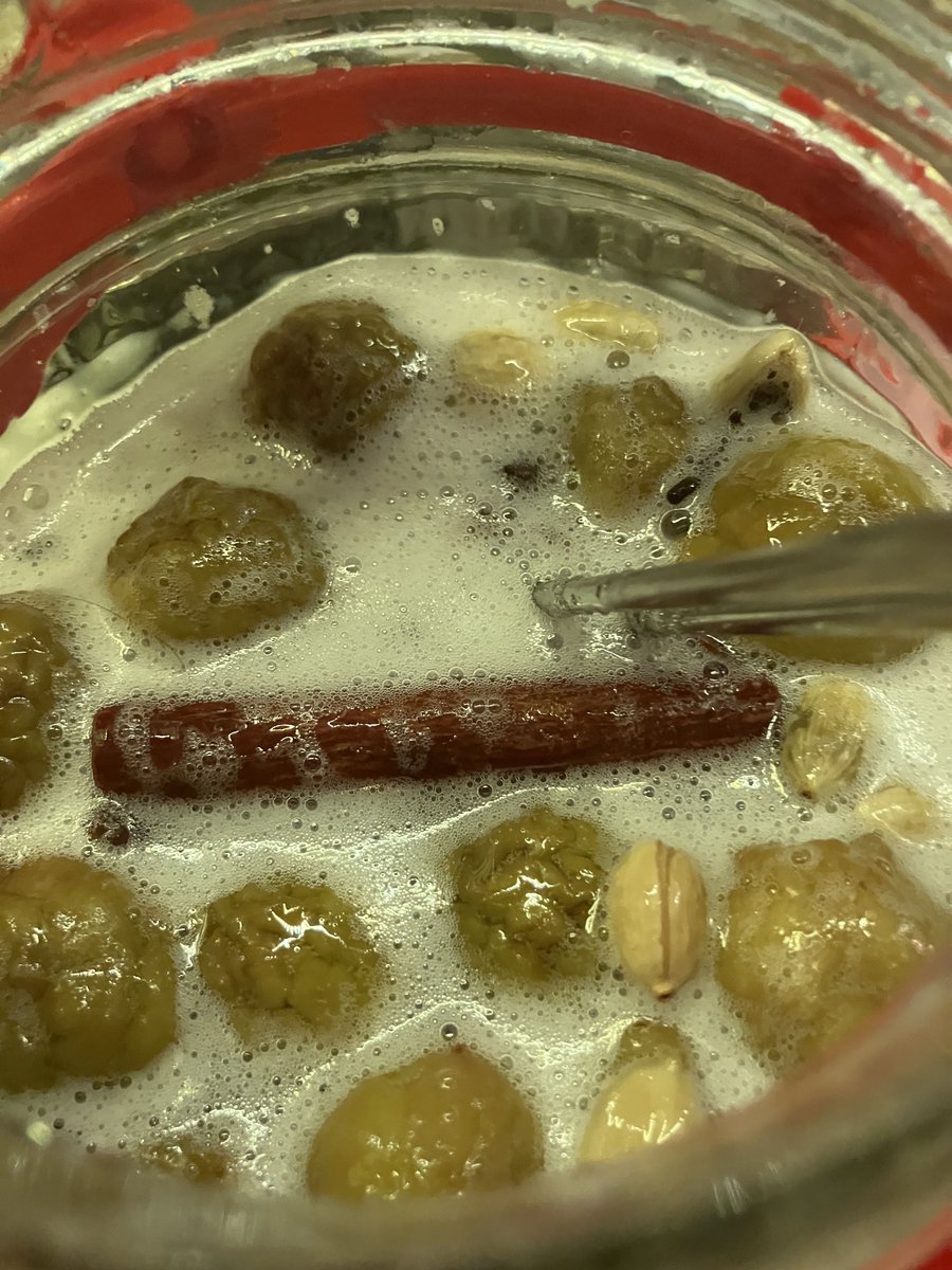 そろそろええやろって見てみたら、
程よく発酵しかけてたので解禁！

炭酸で割ってみたけど、梅全般が苦手な次女も、これは美味しい！って言っててヨカタ。