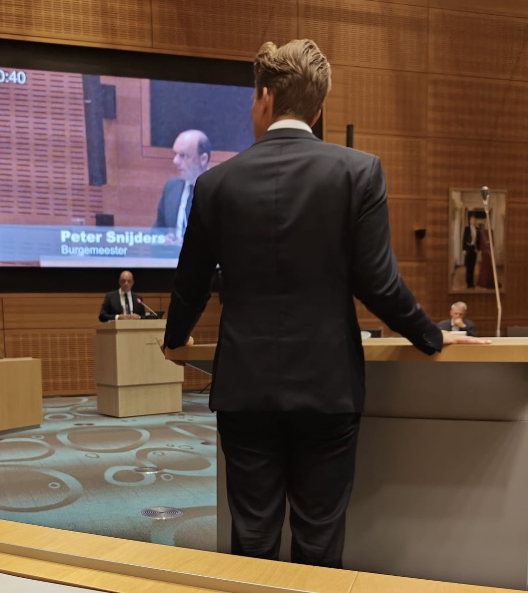 Er zijn veel zorgen over het besluit van het College dat er een opvanglocatie op de Tippe komt. Namens <a href="/VVDZwolle/">VVD Zwolle</a> uitte ik gisteren onze kritiek, stelde ik veel vragen en pleitte ik voor het openen van een politiepost in Stadshagen. 

Hele bijdrage 👇

vvdzwolle.nl/nieuws/debat-v…