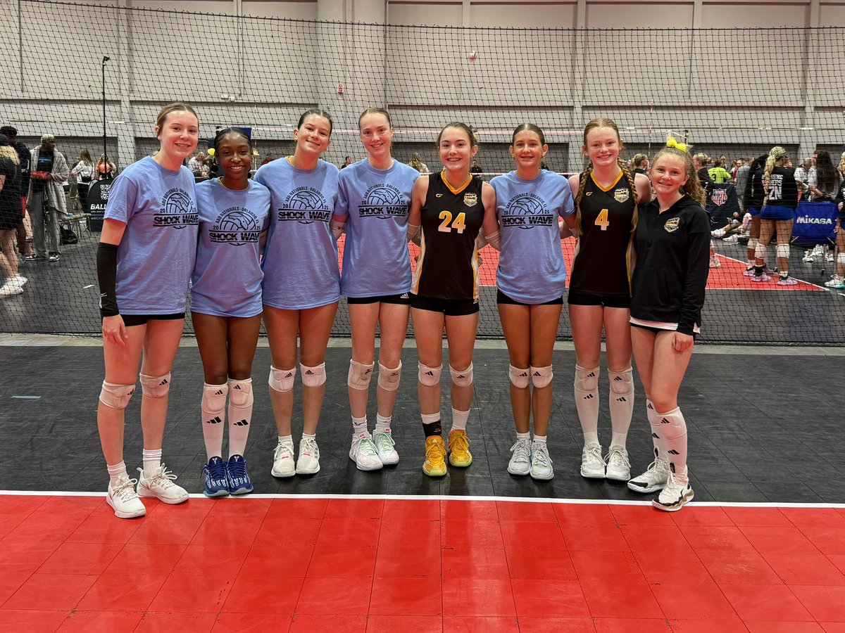 shockwavevba's tweet image. 14-Black had a great time competing in AAU Nationals in the 14 Premier Division!! 💕🏐🖤💛