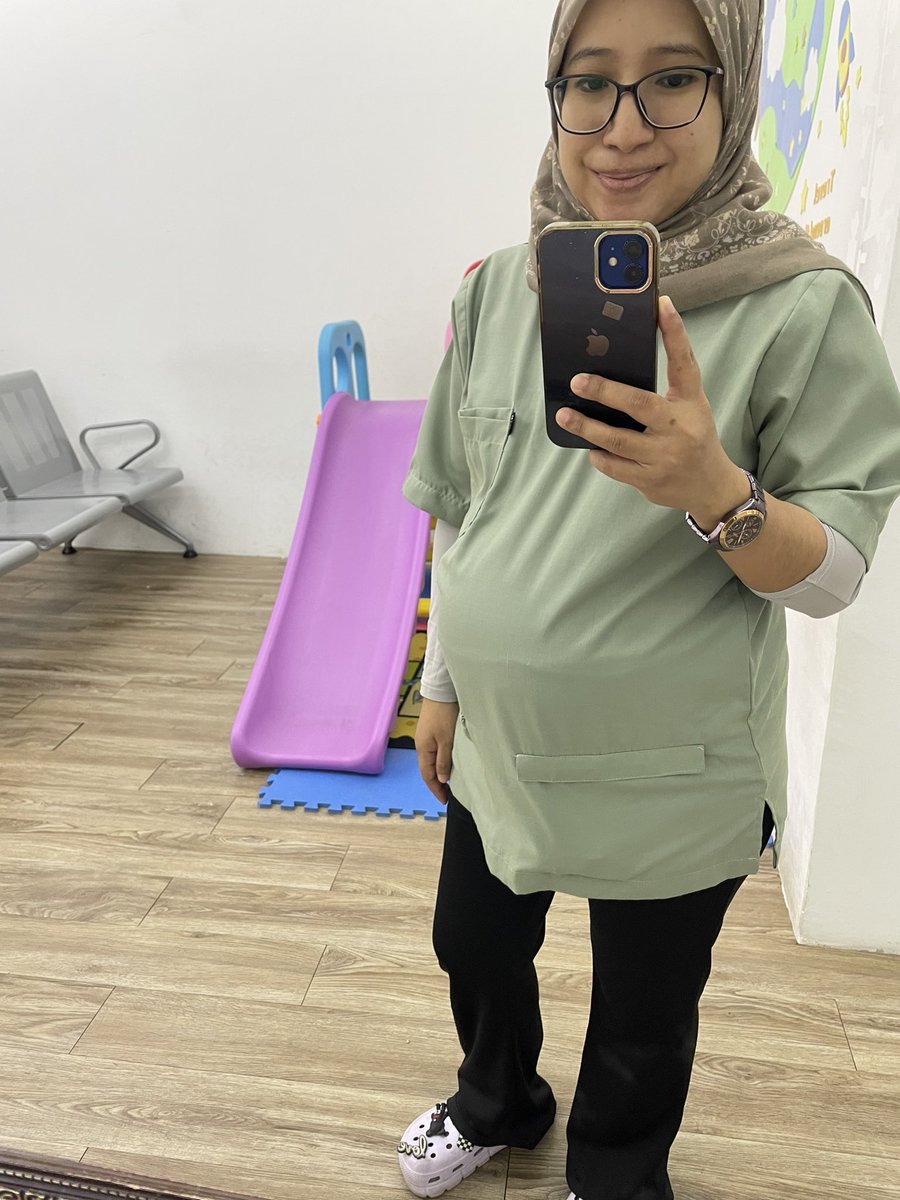 Aishaahmaddd's tweet photo. Both at 37weeks 😬 doakan saya dipermudahkan 😍🫰🏼 https://t.co/l7OmXYv6xS