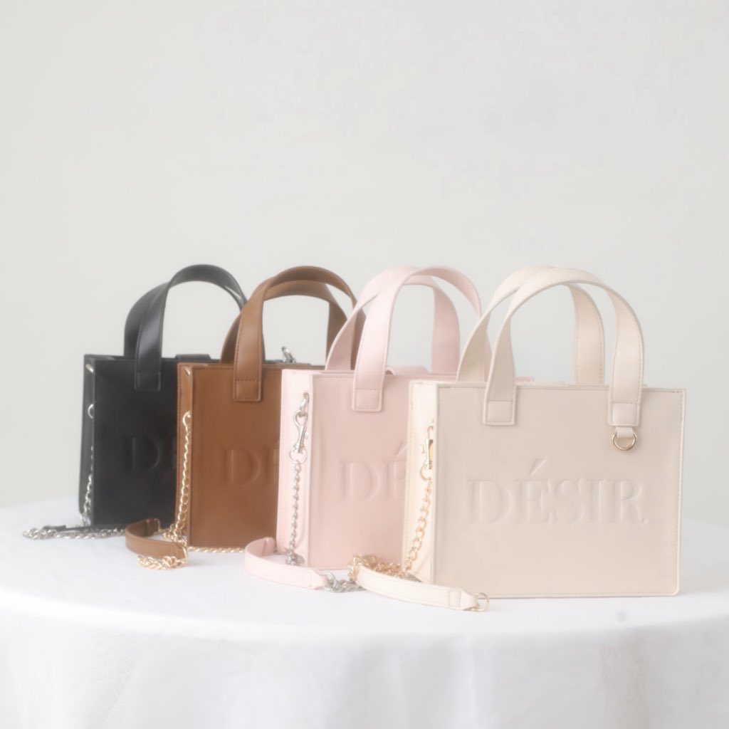 desir_etraison's tweet photo. 🎀₊˚ପ X開設記念💬₊˚✧
- PRESENT CAMPAIGN -

🕯️プレゼント内容
logo leather bag（6/20販売アイテム）
black・ivory・brown・pinkを各1名様に❤︎

🕯️応募方法
-公式Xアカウント（@desir_etraison）をフォロー
- この投稿をRT

🕯️応募期間
本日～6/27(金)18:00

🕯️当選発表
6/28(土)18:00頃DMにて https://t.co/Si6dvylNSF