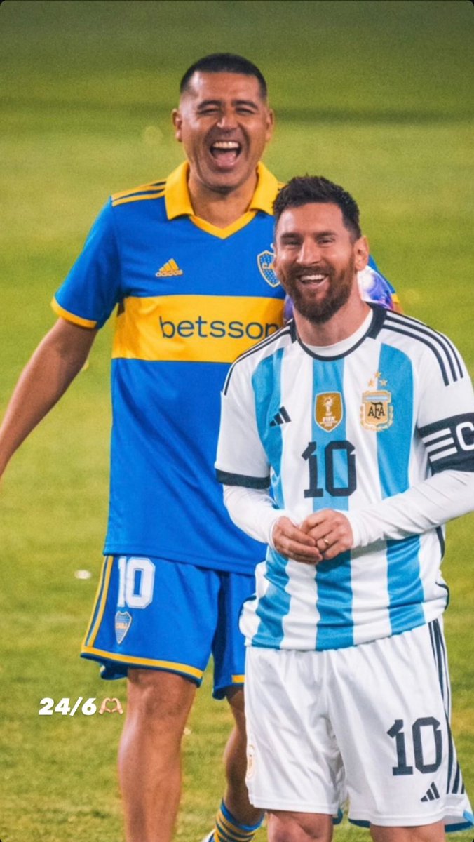 Hoy EL FUTBOL  cumple años  !! Felicidades Roman y Lionel ⚽