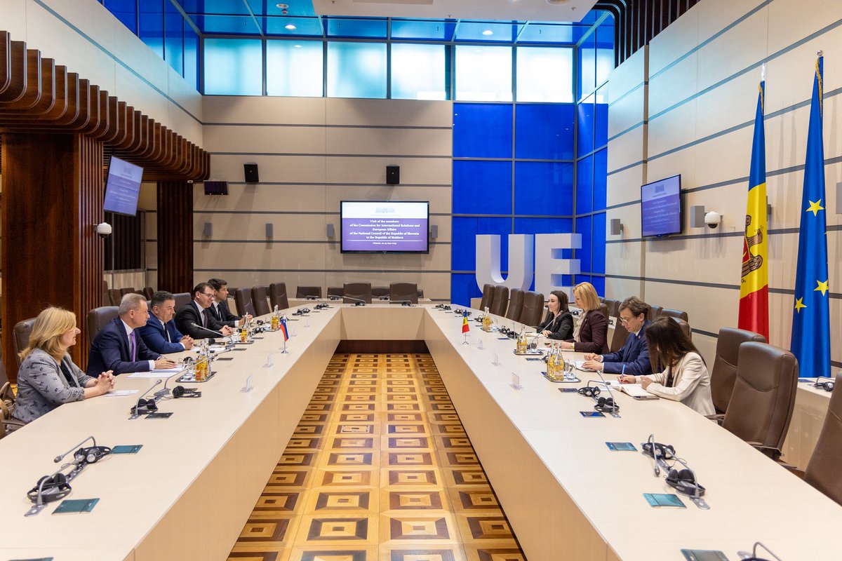 InaCoseru tweet media