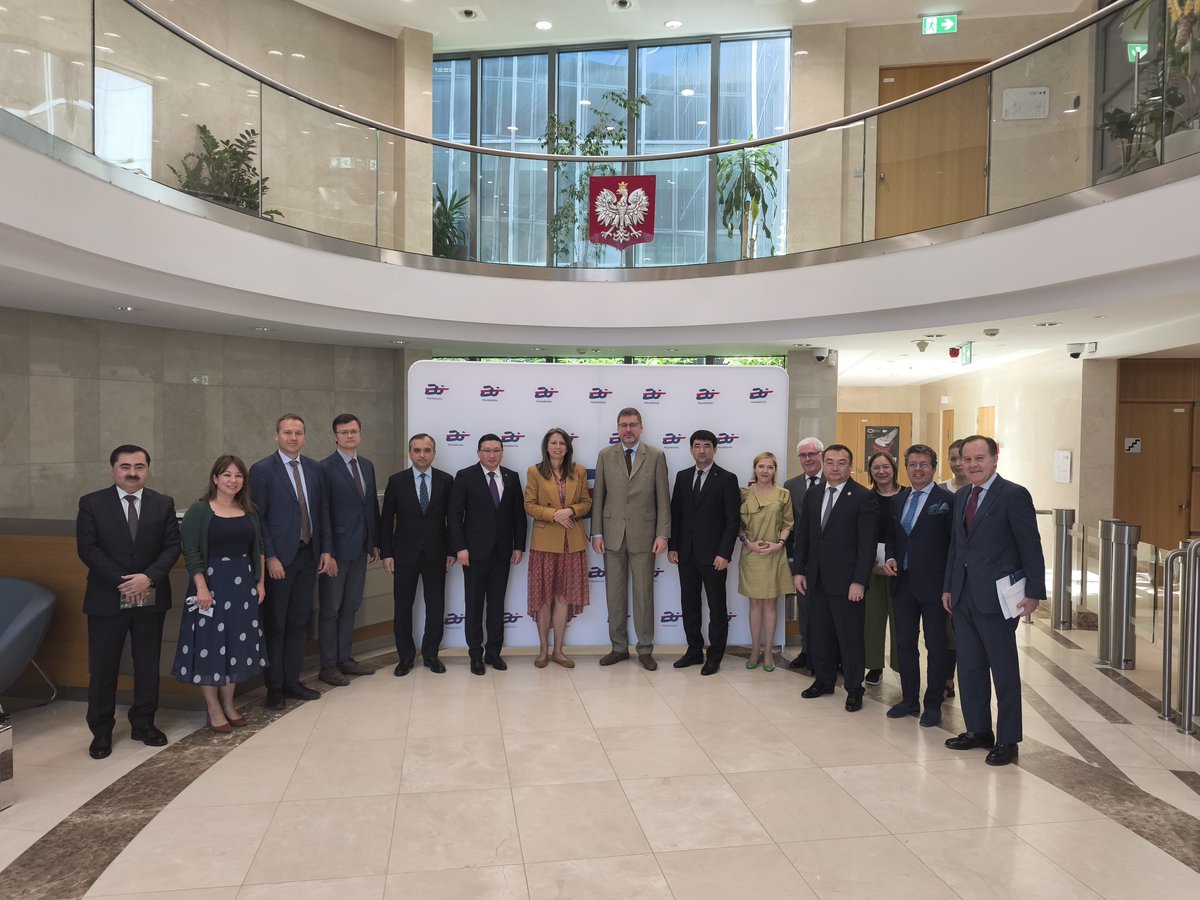 PalvanovSapar's tweet image. I thank 🇵🇱 @POLAND25EU for hosting the new EU–Central Asia dialogue format within PSC in Brussels.
A timely exchange on connectivity, energy, water, climate & security.
🇹🇲 remains committed to practical cooperation between CA and 🇪🇺 & regional solidarity.