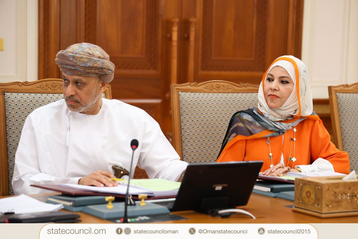 ▪️ استضاف مكتب المجلس خلال الاجتماع ، أعضاء اللجنة الخاصة المشكلة لدراسة "آلية تنويع مصادر الدخل في #سلطنة_عمان"، والتي تهدف إلى الوقوف على التحديات التي تواجه الاستدامة المالية وتنويع مصادر الدخل، وايجاد الحلول الممكنة للتعامل مع التحديات التي تواجه التقدم المأمول في تنويع مصادر