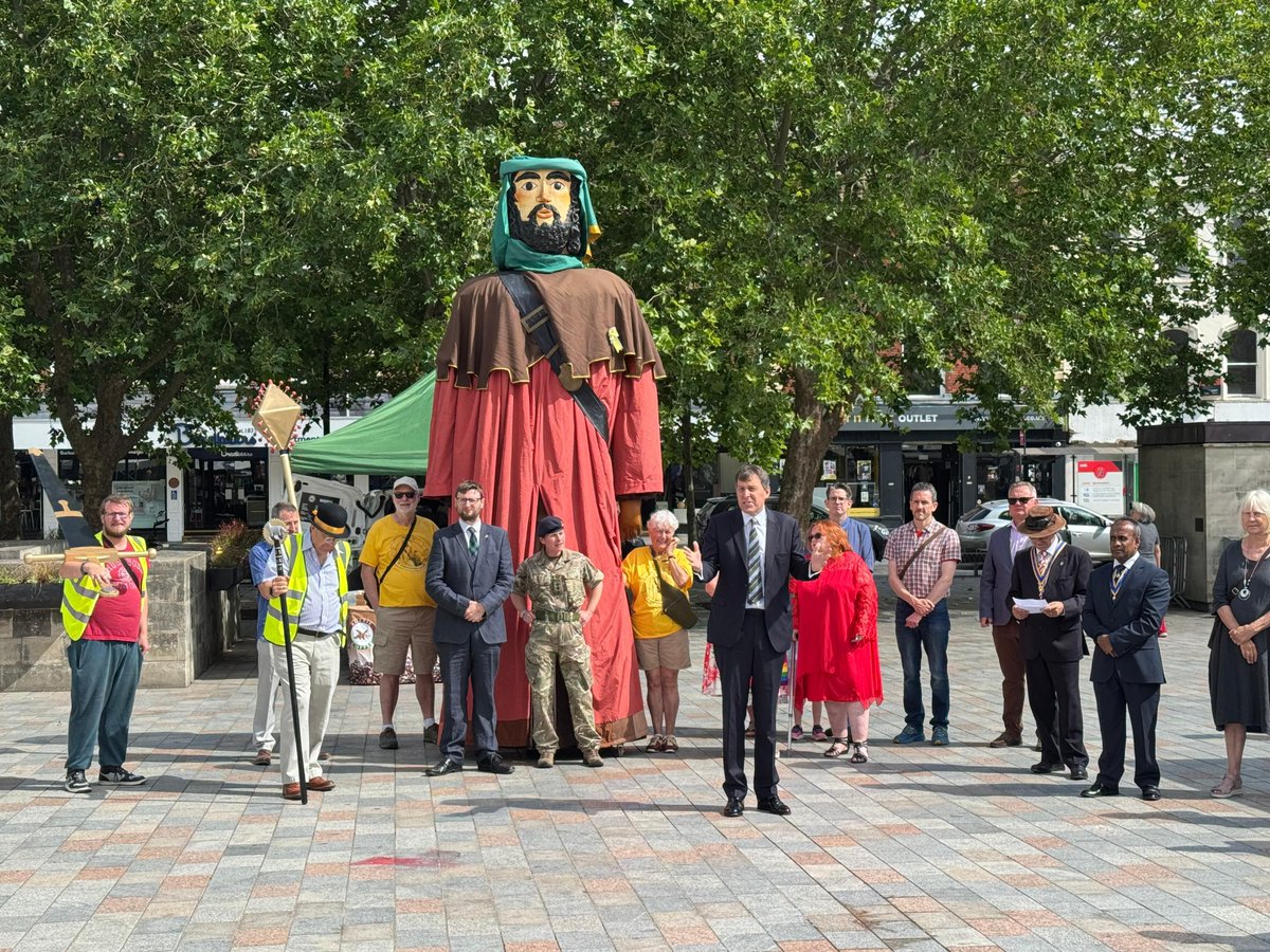 EntrainSpace's tweet image. Our Veterans Ambassador Kenny represented Entrain Space at this year's @ArmedForcesDay event in Salisbury on Sunday – here’s some pics he took of setting up and other scenes from the day, including an appearance by the Salisbury Giant (who knew?)! Always a great opportunity to…