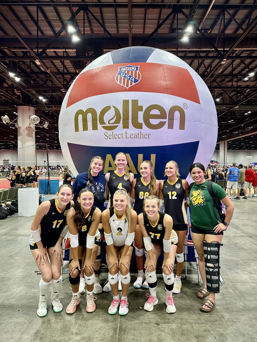 shockwavevba's tweet image. 17-Black has been competing with the Magnificent Seven and looks to finish strong on Day 4 of AAU Nattys playing in the 17 Open Division!! 🖤🏐💕💛