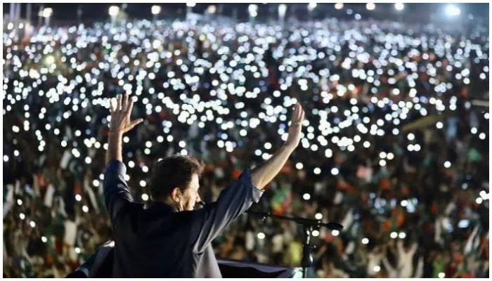 ایک بار پھر سے تحریک انصاف میں عمران خان اور اس کی عوام راہ گئے باقی سب غدار مائینس ہو گئے