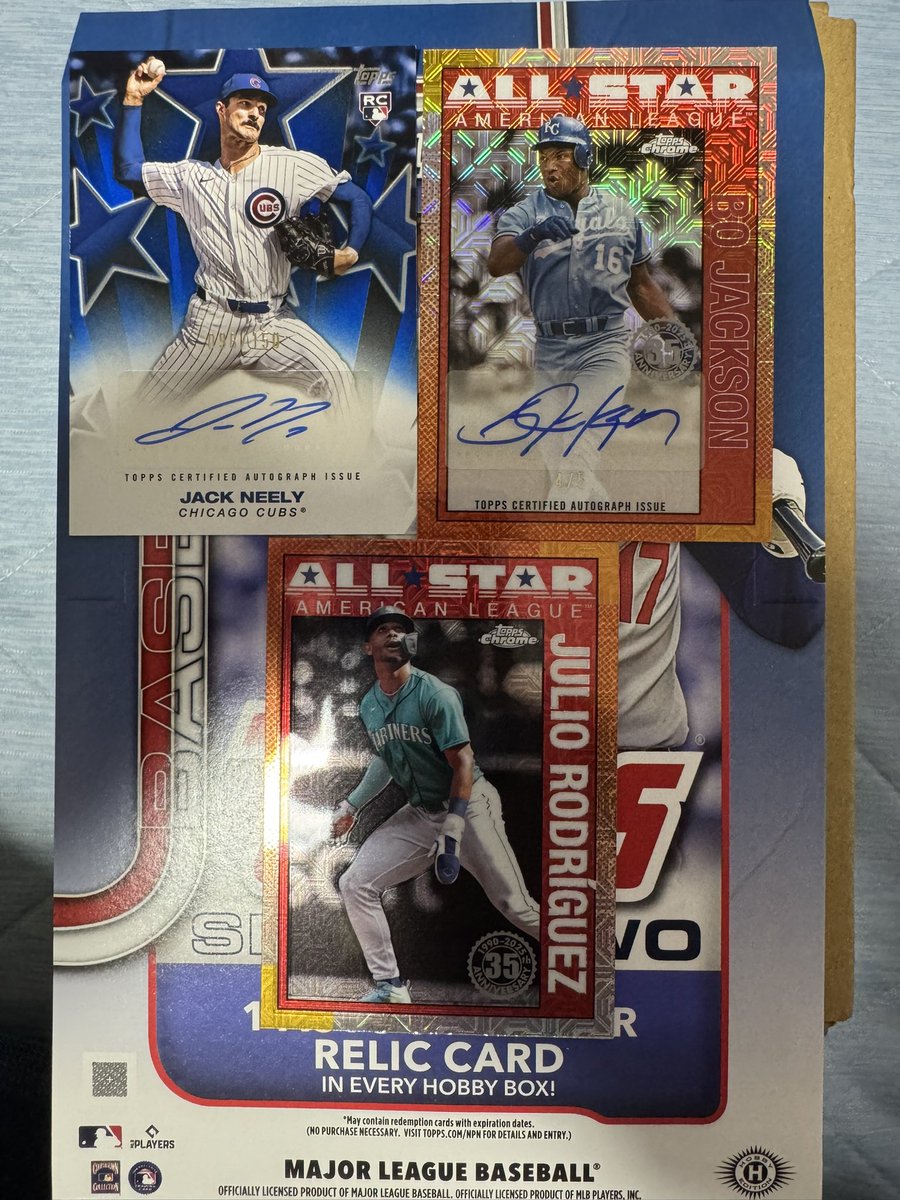 k_keisuke_89's tweet image. topps series2 hobby box
ホビーってオート1枚じゃないんか😂
2枚出てきてびっくり✨
#topps 
#toppsseries2
