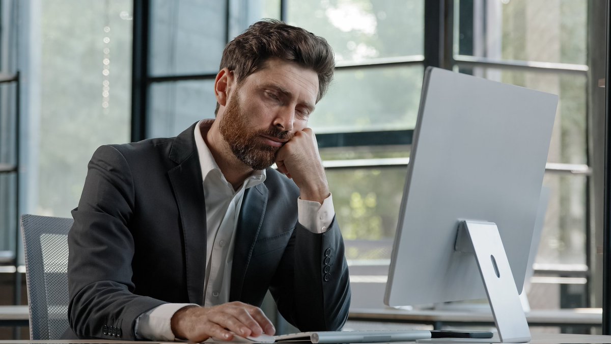 Eu a apagar 17456 bigodes de memes reciclados se o Vieira se candidatar