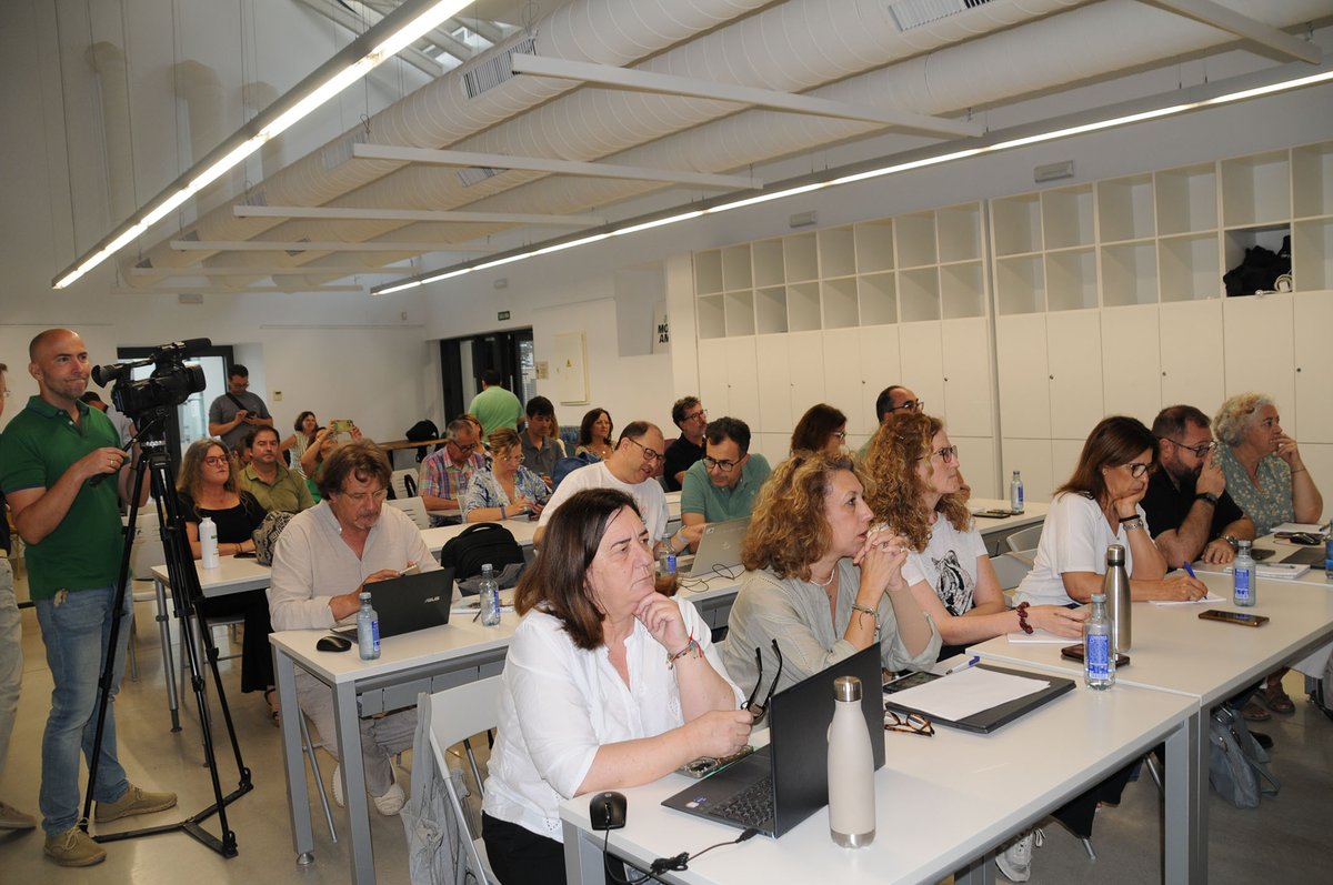 ⚡️Grupos de Desarrollo Rural  de Andalucía se forman en #InteligenciaArtificial de cara a la llegada de nuevas ayudas #LEADER a los emprendedores rurales

📲📄<a href="/Ayto_Montilla/">Ayuntamiento de Montilla</a> acoge esta 𝐟𝐨𝐫𝐦𝐚𝐜𝐢𝐨́𝐧 𝐝𝐞 𝐀𝐑𝐀 que imparte <a href="/PuntosVuela/">Puntos Vuela</a> y financia <a href="/AgriculturAnd/">Consejería AgriPesca</a>