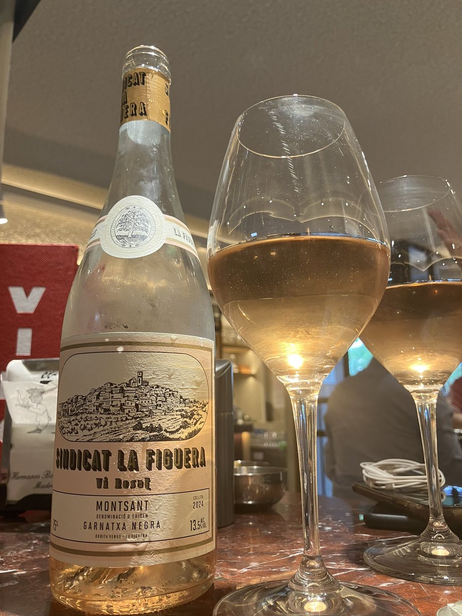 sole_orpa's tweet photo. 📍Si estáis buscando un sitio en el que refrescaros ahora que empieza el calor, hoy os traigo la mejor taberna con terraza de Madrid : El Buen!
#wine #winelove #vilaviniteca #calidoscopi https://t.co/MmXzTeiPos