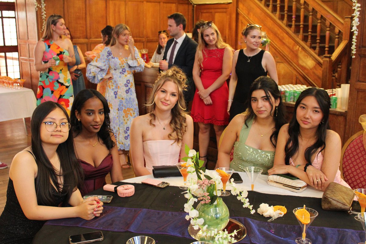 ArkGreenwich's tweet image. What a magical night and the perfect way to say goodbye to our Year 11 scholars. Thank you to #CharltonHouse for a wonderful evening! @ArkSchools @CharltonHouseGW @greenwichherit #Year11Prom #Prom2025
