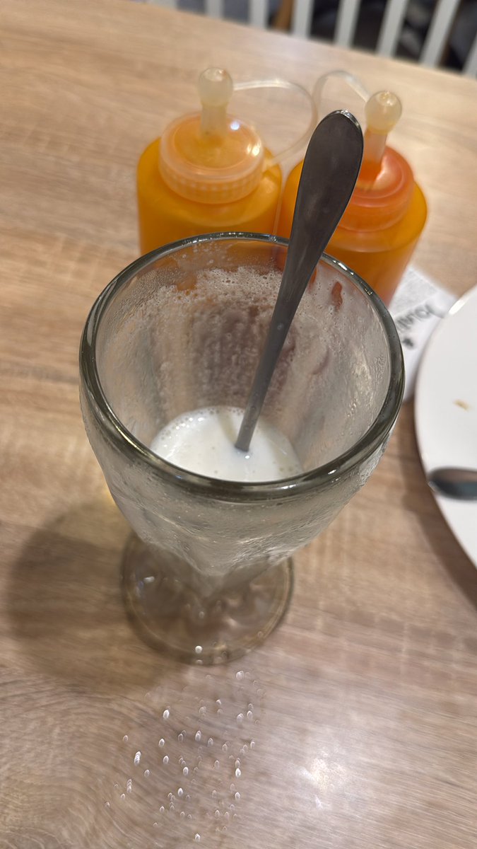 aurel_feli's tweet photo. 2. Tolerance ku untuk minum/makan sesuatu yang manis berkurang, karena belakangan ini hampir gak pernah konsumsi manis-manis. Padahal biasanya kalo minum vanila milkshake cepet banget habisnya, tapi kalo sekarang udah bosen duluan (masih sisa setengah gelas).. https://t.co/8UKmGVShmE