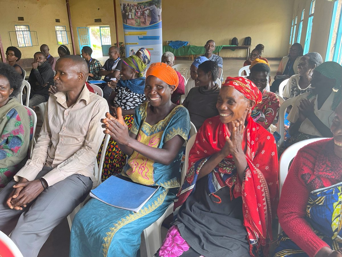CarsaRwanda's tweet image. 🚀Over the past three months, #Empower Workshop has sparked incredible positive changes for more than 30 families in #Mugina! Beyond pottery, participants have diversified their income through sewing, agriculture, and small-animal husbandry, boosting their economic stability. 👇