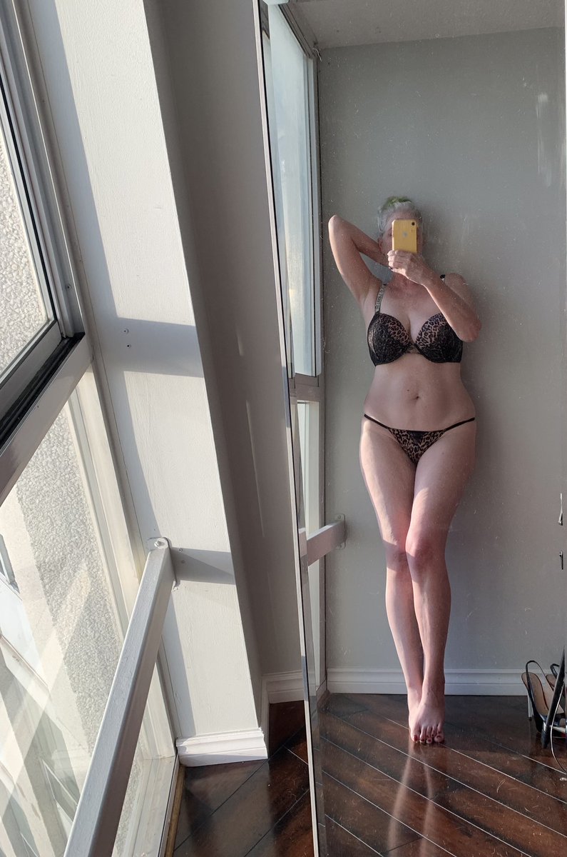 Good morning 😘. Happy titties day xoxo