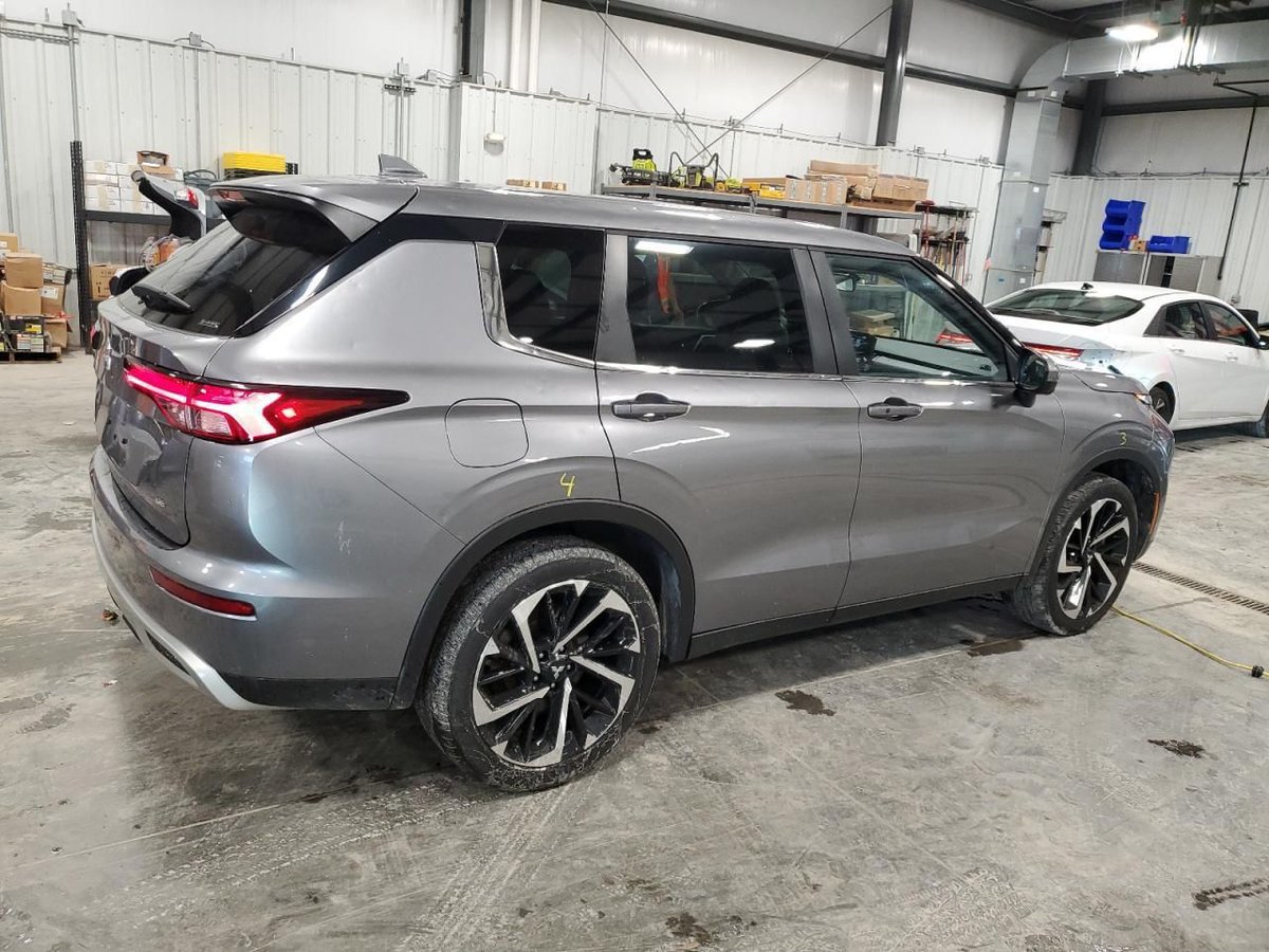 2023 Mitsubishi Outlander SE
54k miles
Accident free
Check more pics in comment

Price: $19,000 to Ghana duty is appropriately 97,0000 cedis

Repost for others to see please 🙏 
WhatsApp/Call: 0550256731