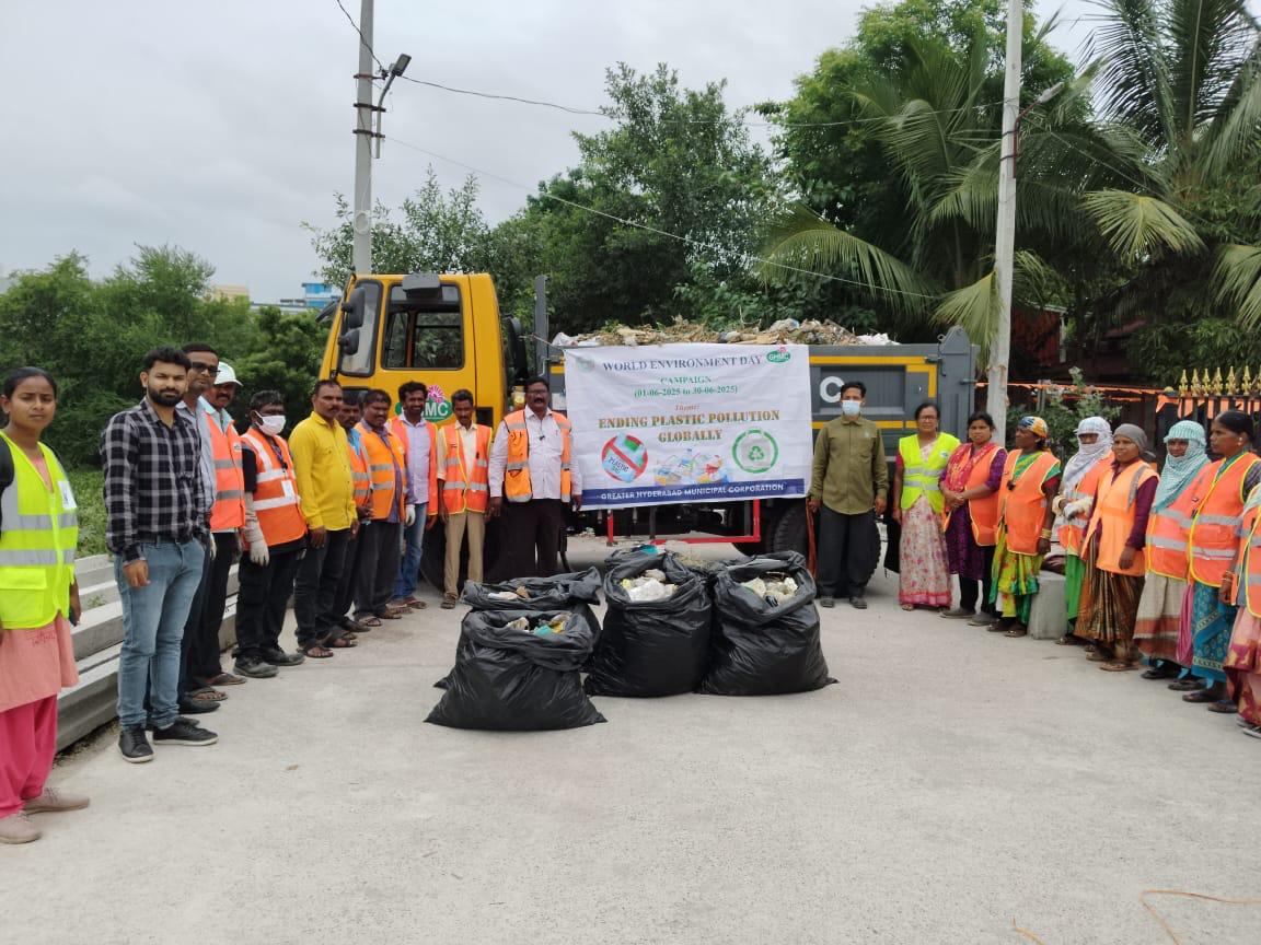 GHMC conducted a Plastic Awareness and Cleaning Drive at Bandacheruvu Lake, Malkajgiri Circle, from June 1st to 30th under the #WorldEnvironmentDay 🌍 theme and the #SBMU campaign.
Sanitation staff cleared litter around the lake and promoted awareness on avoiding single-use