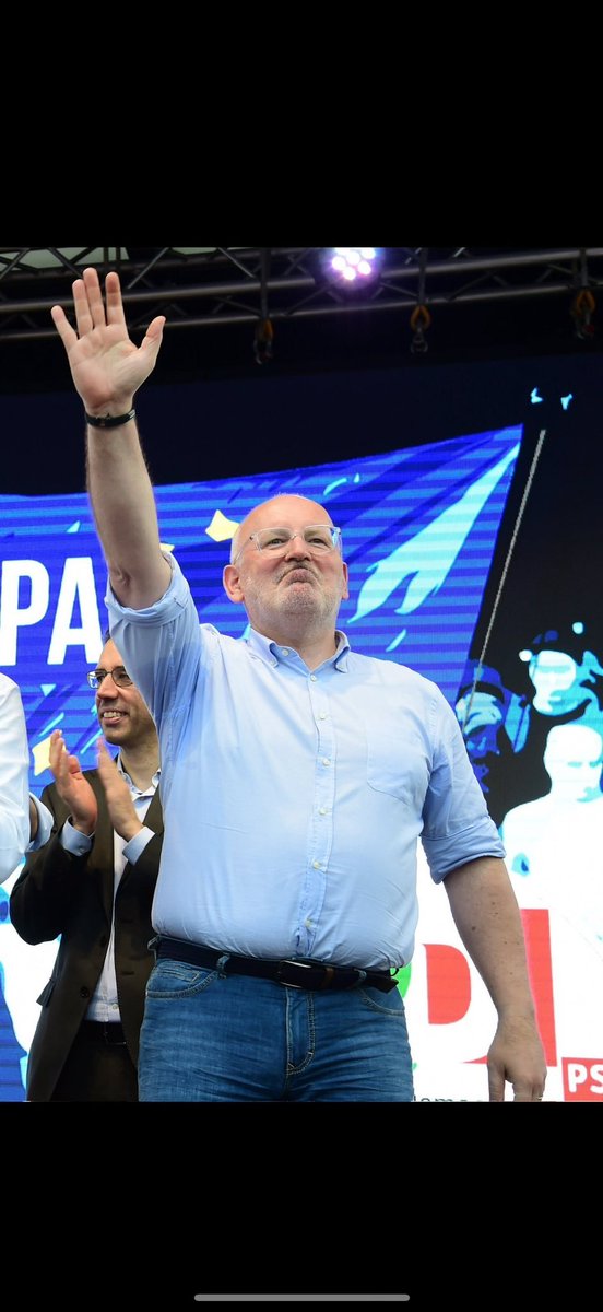 pimgunzel's tweet image. !! Op naar een Nieuw Europa !!

Nee, ook geen #Internationale meer. Uitgelekte beelden lijken te wijzen naar een nieuw @gl_pvda-partijlied in een oud jasje, wat ook geldt voor de vlag.