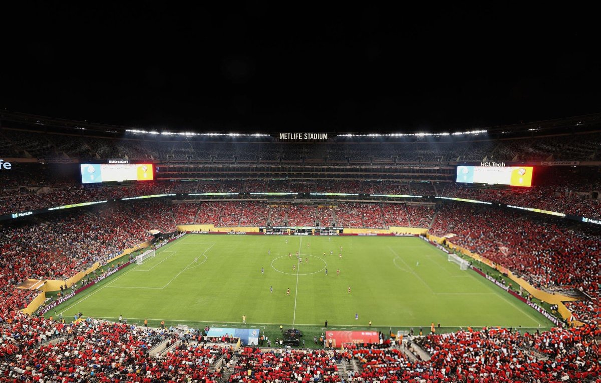 من كل مكان جايين للأهلي. 🔴🦅

#FIFACWC