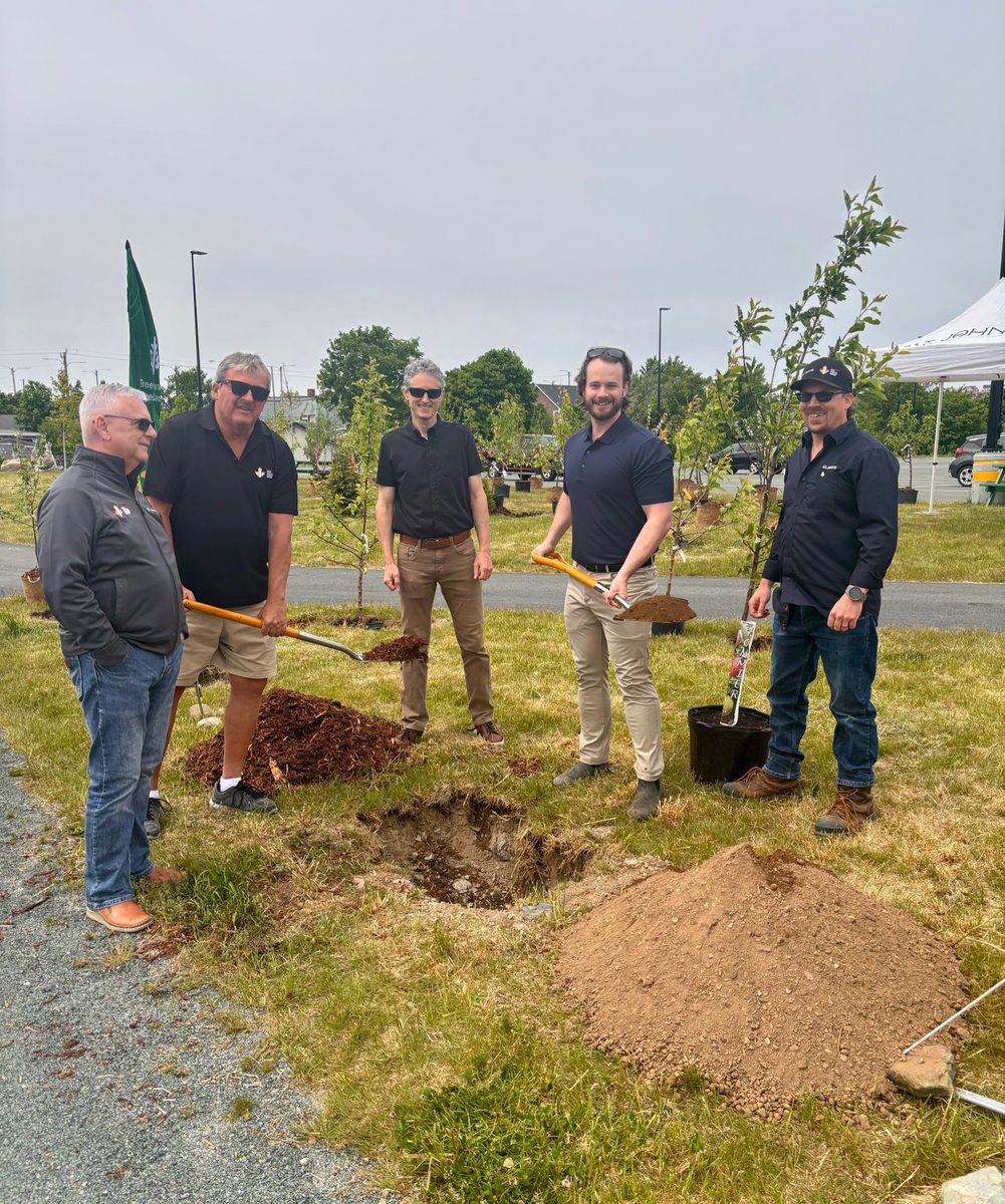 gnose709's tweet photo. It was great helping plant the ceremonial fruit trees for our new edible garden right in Mundy Pond by the new H.G.R. Mews Community Centre!

A big thank you to @TreeCanada for supporting this project and to our own Keith Bessey for all the hard work to make this happen! 🍎 🌳 🍐 https://t.co/97Uc1jAMDa