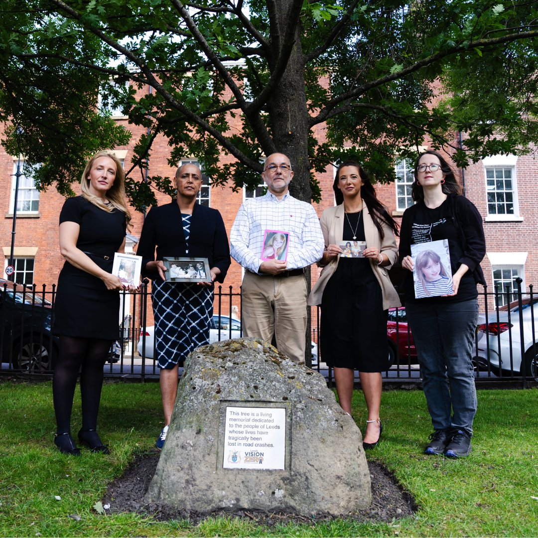 VisionZeroWY's tweet image. Victims’ families join @DeputyMayorPCWY in calling for Graduated Driving Licences (GDL).
GDL allows new drivers to develop experience and skills with the ultimate goal of reducing risks to themselves, passengers and other road users.
Find out more westyorks-ca.gov.uk/all-news-and-b…