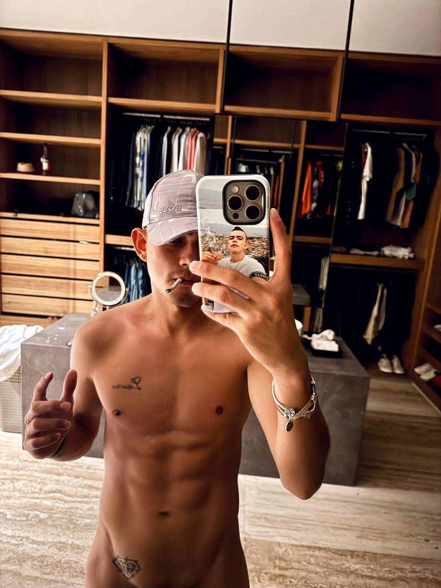 Buenos humos 😈🍁

onlyfans.com/kevinfor7