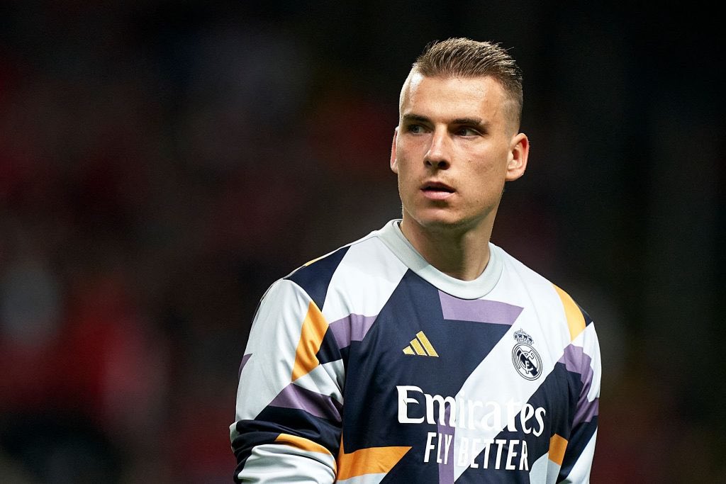AGLSportsShop's tweet photo. Manchester United have contacted the agent of Real Madrid goalkeeper Andriy Lunin as a potential replacement for André Onana, though Madrid’s asking price is higher than United’s offer https://t.co/RfPCFa2tZz
