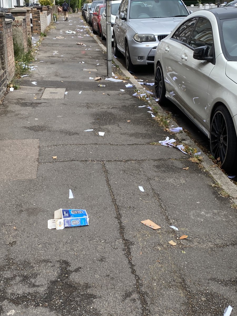 vrising007's tweet photo. Another recycling day in Hackney... and this is the result. No overturned bins, just rubbish strewn up and down the street — again. We deserve a cleaner, more respectful collection service.
@hackneycouncil, this isn’t good enough.
♻️🚫 #Hackney #RecyclingMess #WeDeserveBetter https://t.co/oprZyt462N