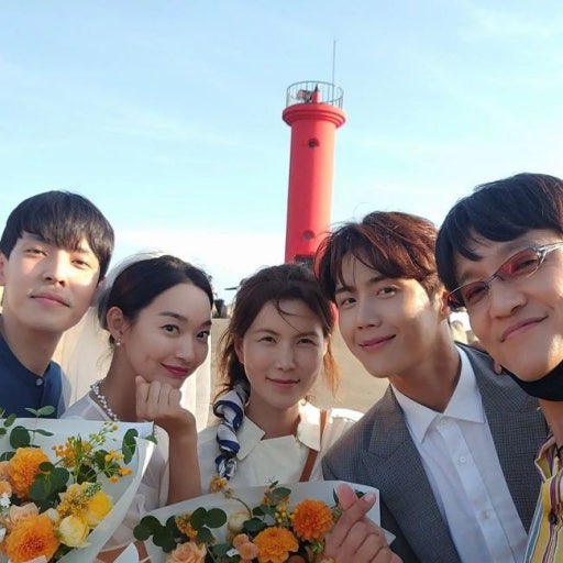 yaamacy's tweet photo. When YoungWoo talking abt his 교수님, actor #ChoHanCheul 조한철, he mentioned he watched HomeCha🤭 guess he told our SeonHo before too? 🤗😜
Pls let these 3 work together in the next project! 💙🙏🏻😍😍😍
#김선호 #KimSeonHo #추영우 #ChooYoungWoo #HometownChaChaCha https://t.co/skf71oEyNH